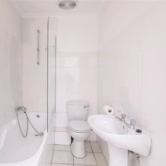 Bathroom Deep Cleaning Services in Kirstenhof