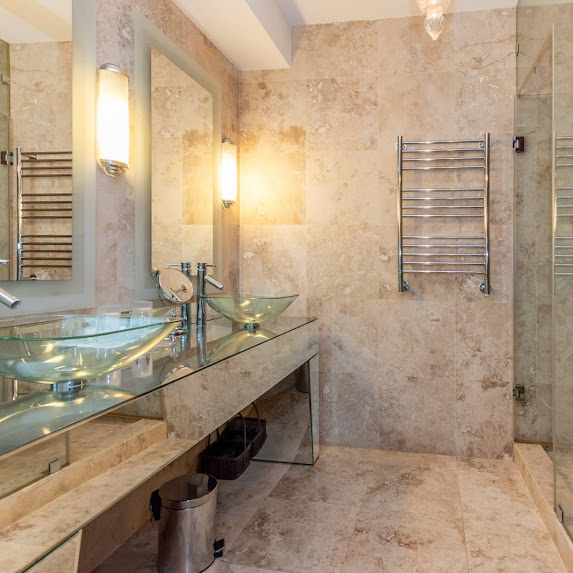 Bathroom cleaning services Lakeside