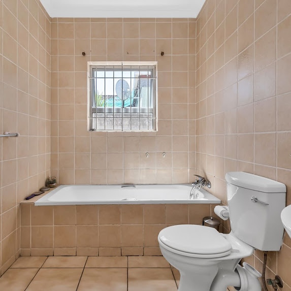 Bathroom Deep Cleaning Service in Kuils River