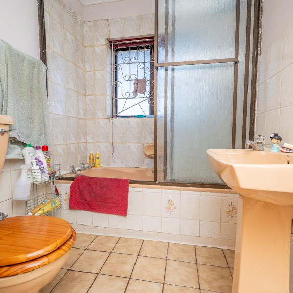 Bathroom Deep Cleaning Services Bellville